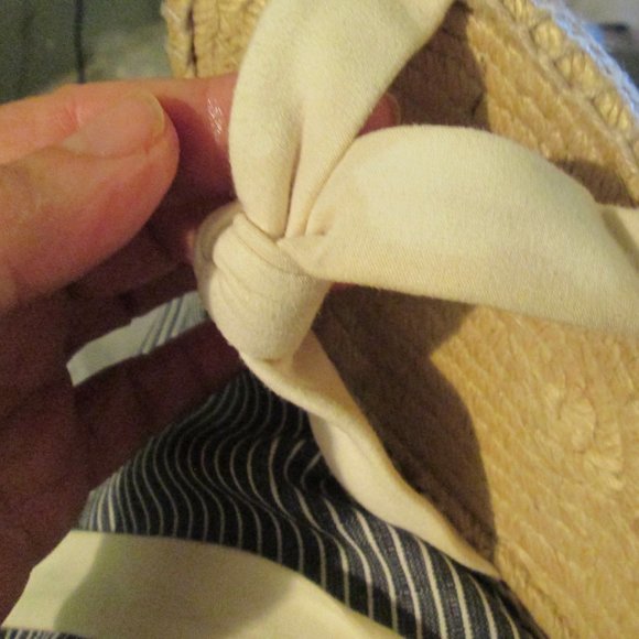 DKNY Tie Up Espadrilles Off White Size 9 VERY COOL - Picture 11 of 12